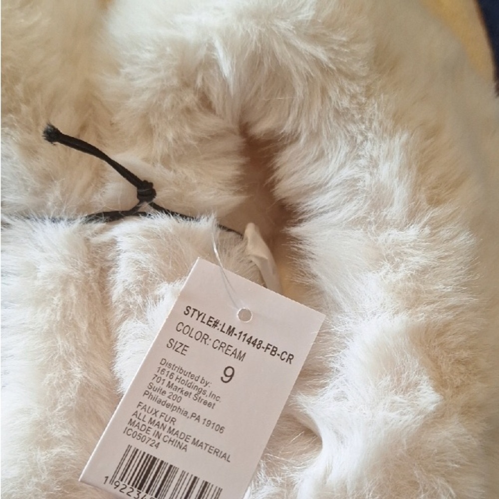 Sole Mates by Isotoner Women's Slippers in Cream and Tan - Picture 2 of 5